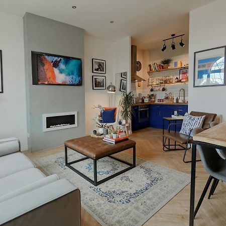 Spacious, Mid-Century 1 Bedroom Apartment Quedgeley ภายนอก รูปภาพ