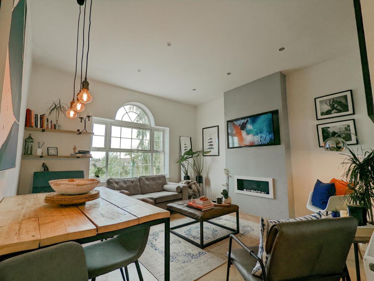 Spacious, Mid-Century 1 Bedroom Apartment Quedgeley ภายนอก รูปภาพ