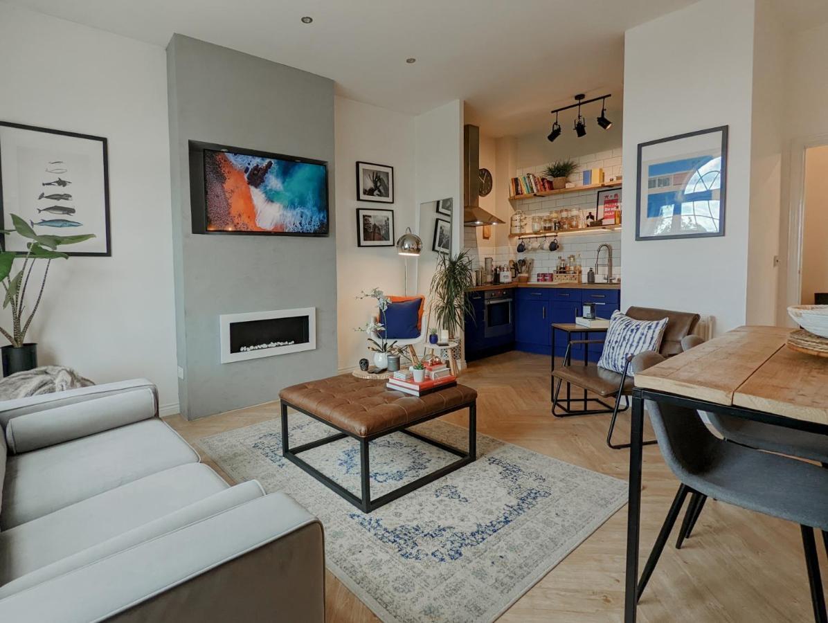 Spacious, Mid-Century 1 Bedroom Apartment Quedgeley ภายนอก รูปภาพ
