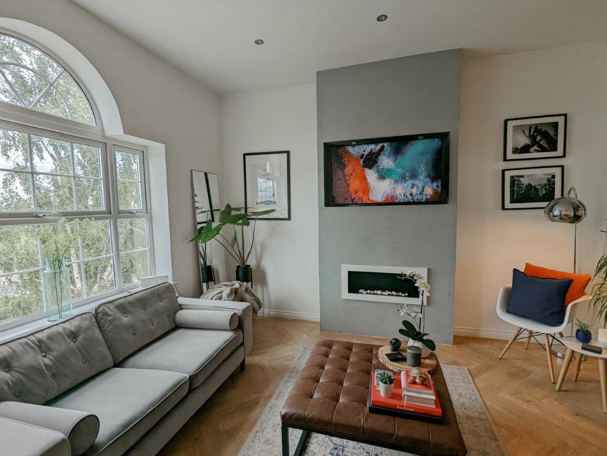 Spacious, Mid-Century 1 Bedroom Apartment Quedgeley ภายนอก รูปภาพ