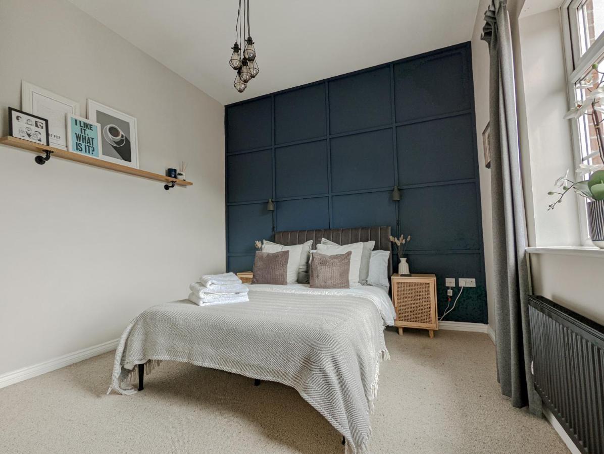 Spacious, Mid-Century 1 Bedroom Apartment Quedgeley ภายนอก รูปภาพ